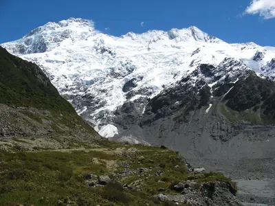 Wanderweg über Geröll ins Hochtal