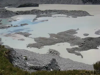 Moränenhang über dem Gletschersee
