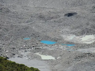 Weites Geröllfeld im Hochtal